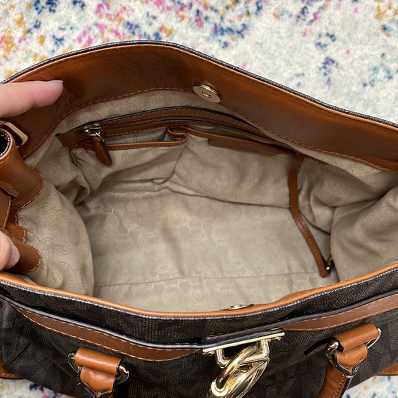 Authentic Michael Kors Large Hamilton Tote - Picture 6 of 8